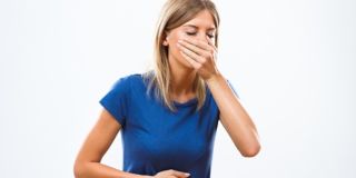 Девушку тошнит