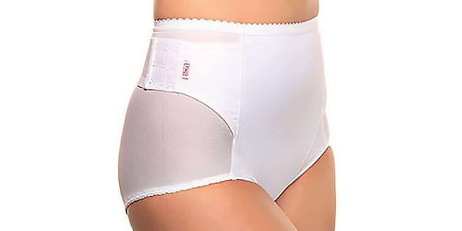 Пациентка с бандажом после лапароскопии яичников