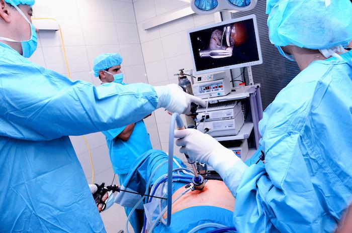 Проведение кистэктомии у пациентки